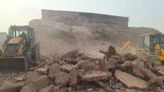 प्रयागराज में फाफामऊ के चंदापुर स्थित कोल्ड स्टोरेज की घटना के बाद फैला मलबा। जागरण आर्काइव