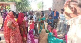 युवती के रोते बिलखते स्वजन। जागरण