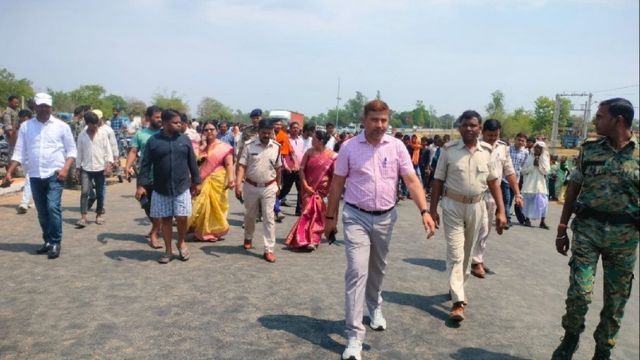 गढ़वा में फोरलेन पर सड़क हादसे में युवक की मौत, आक्रोशित ग्रामीणों का 6 घंटे तक किया चक्काजाम
