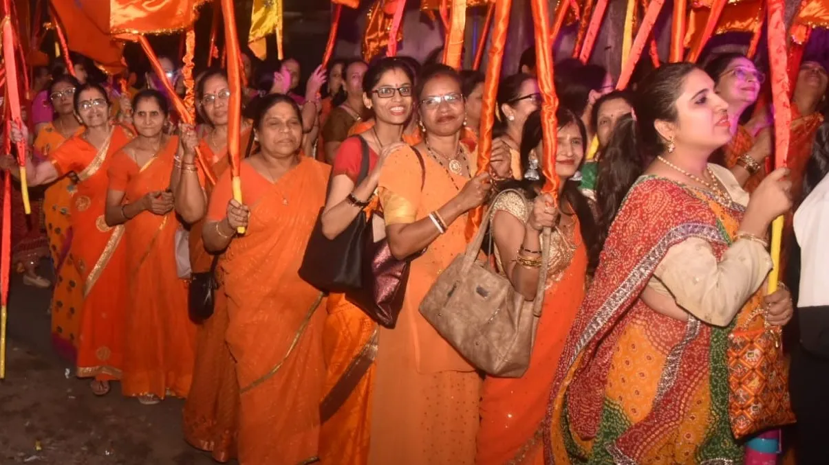 जमशेदपुर में हनुमान जन्मोत्सव की धूम: बिष्टुपुर से निकला आस्था का सैलाब, भगवा रंग में रंगी लौहनगरी