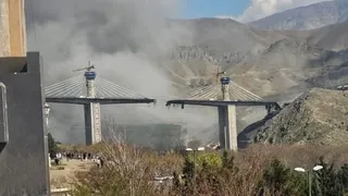 ईरान के सबसे ऊंचे पुल पर अमेरिका का हमला उड़े परखच्चे (फोटो- एक्स)