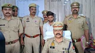 लूटे गए आभूषण एवं नकली पिस्तौल तथा बाइक बरामद की गई है