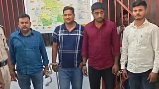 पकड़े गए चारों आरोपित। (सोशल मीडिया)