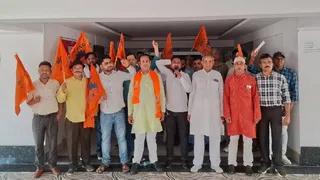 प्रयागराज जंक्शन के सिटी साइड में जी-प्लस फाइव बिल्डिंग को लेकर असंतुष्ट रेलवे कर्मचारी। सौजन्य : रेलवे यूनियन
