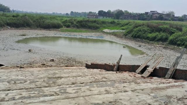 सारण में सरकारी तालाबों की बदहाली: अमृत सरोवर योजना में लाखों खर्च के बाद भी हालत जस के तस, जल संकट गहराया
