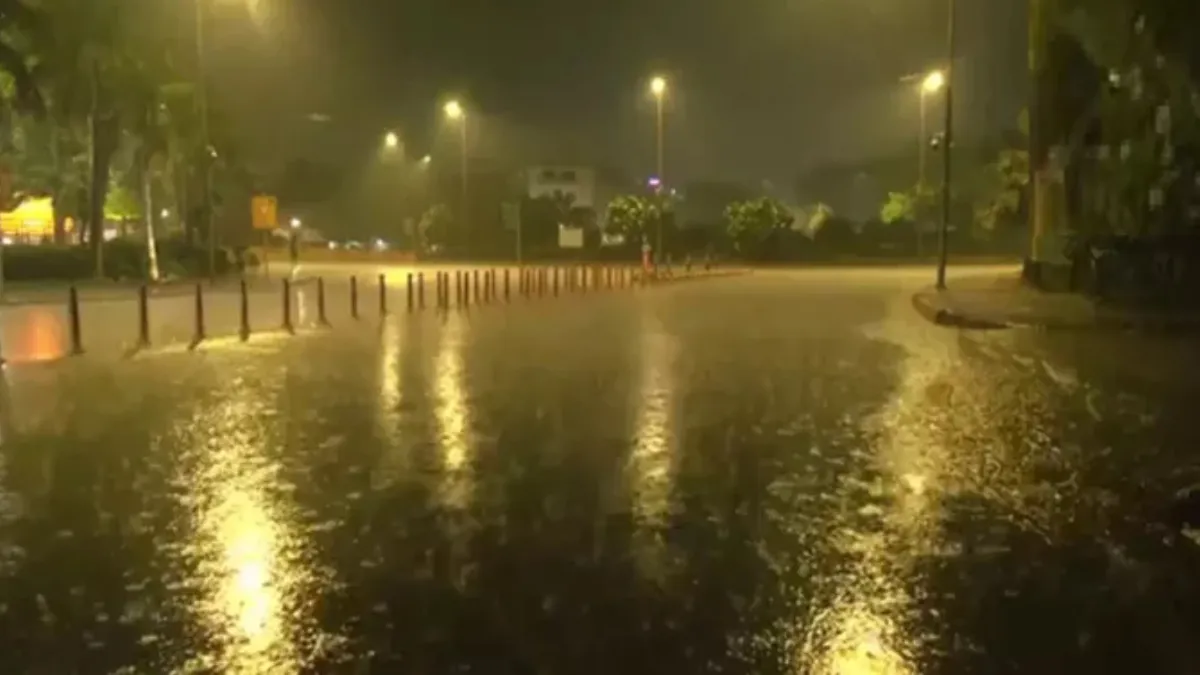 दिल्ली-NCR में मौसम ने ली करवट, बारिश के साथ कई इलाकों में पड़े ओले