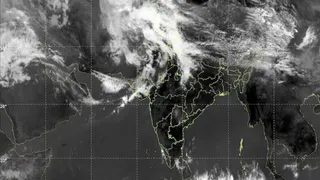 भारत-पाक के ऊपर 1000 किमी तक छाए बादल, फोटो क्रेडिट-IMD
