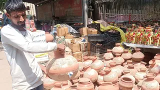 मिट्टी के घड़े की मांग तेजी से बढ़ी