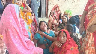 रोते बिलखते परिजन