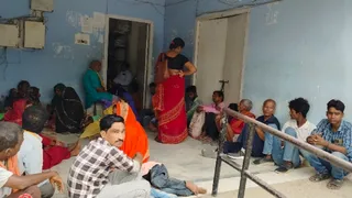 जन्म मृत्यु कार्यालय में प्रमाण पत्र लेने के लिए पहुंचे दिव्यांग। जागरण