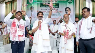 झारखंडी अस्मिता के मुद्दे पर वोट मांग रहे हेमंत सोरेन