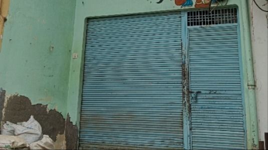 फर्जी जीएसटी कमिश्नर सरस गुप्ता की तलाश जारी, बाउंसरों के साथ व्यापारियों से की थी वसूली
