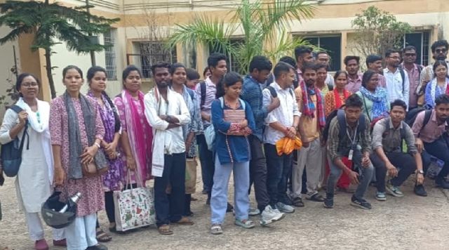 कोल्हान विश्वविद्यालय में बीएड छात्रों का हल्ला बोल: जेटीईटी आवेदन पर संकट, 3 घंटे तक घेराव के बाद मिला आश्वासन