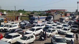 कैप्शन: जालंधर में NH-44 पर शव रखकर प्रदर्शन (जागरण फोटो)