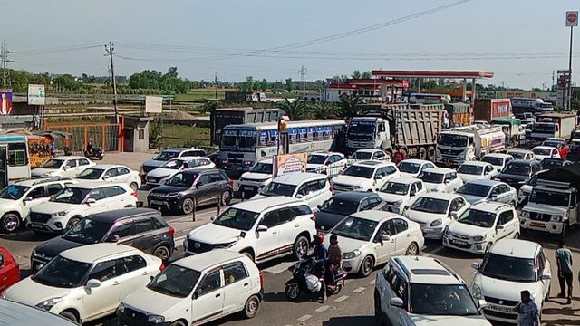 जालंधर में NH-44 पर शव रखकर प्रदर्शन, आठ नामजद सहित 60 पर FIR दर्ज
