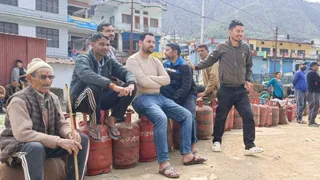उत्तरकाशी में गहराया एलपीजी गैस सिलिंडरों का संकट।