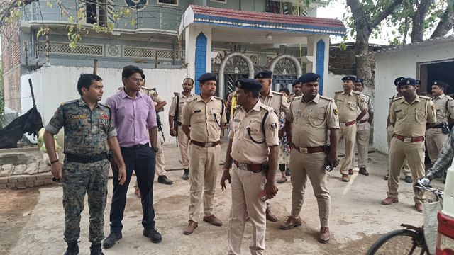 800 रुपये में एक घंटा के लिए रूम; रोहतास के 41 कमरों में चल रहा था 'डर्टी गेम', 82 युवक-युवती पकड़े गए

