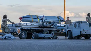 अमेरिका ने तैनात की JASSM-ER मिसाइलें (फोटो-US Air Force)