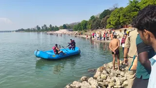 दो श्रद्धालु गंगा में डूब कर लापता। Jagran