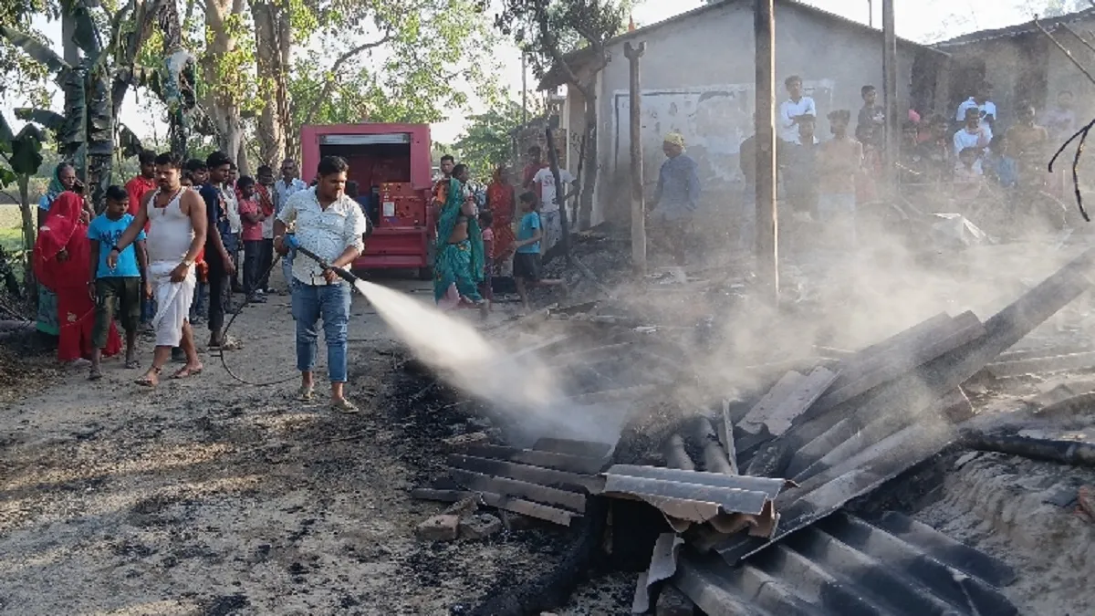 दरभंगा में भीषण आग के सामने लाचार अग्निशमन, टैंकर खाली होने में लगे 20 मिनट