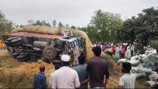 हादसे में चचेरे भाइयों समेत तीन की मौत।