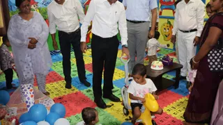 उपायुक्त अभिजीत सिन्हा ने पालना घर का किया उद्घाटन। फोटो जागरण