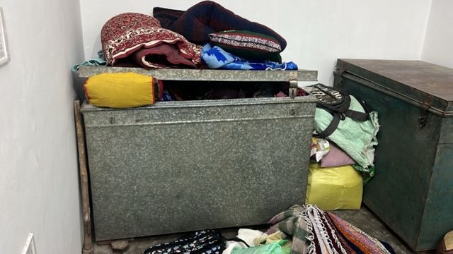 हाथरस में चोरों ने बैंक कर्मी के मकान को बनाया निशाना, लाखों की नगदी और ज्वेलरी चोरी, पुलिस जांच में जुटी
