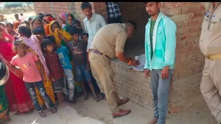 संदिग्ध परिस्थितियों में पेड़ से लटका मिला युवक का शव।