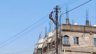 सरायकेला में केबलिंग का काम शरू। फोटो जागरण
