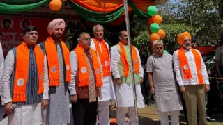 भाजपा स्थापना दिवस पर आयोजित समागम में मौजूद सीनयर नेता।