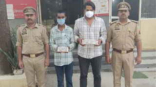 Two criminals arrested in Noida for duping women by showing them fake currency notes