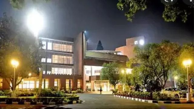 उत्तर प्रदेश में अब सर्किट हाउस और गेस्ट हाउस की ऑनलाइन बुकिंग, ‘पहले आओ-पहले पाओ’ की सुविधा
