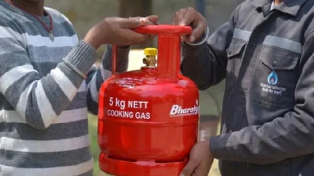 Uttarakhand की प्रमुख खबरें 7th April 2026: उत्तराखंड में प्रवासी श्रमिकों और छात्रों को तुरंत मिलेगा 5 Kg का LPG गैस सिलिंडर, बस दिखाना होगा पहचान पत्र