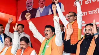 स्थापना दिवस पर सियासी संदेश