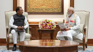 बस्तर 2.0 का उदय: सीएम साय ने पीएम मोदी को सौंपा विकास का 'मास्टर ब्लूप्रिंट',  दिया राज्य में आने का न्योता - cm sai presents bastar 20 development plan  to pm modi