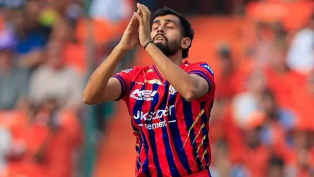 पिता चाहते थे बेटा बने पुलिस वाला, लड़के ने चुना क्रिकेटर बनने का रास्ता; बैन होने के बाद भी बना शहर की पहचान पिता चाहते थे बेटा बने पुलिस वाला, लड़के ने चुना क्रिकेटर बनने का रास्ता; बैन होने के बाद भी बना शहर की पहचान