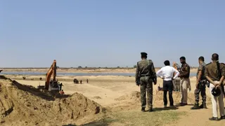 Bihar Sand Mining: औरंगाबाद में बालू खनन के 7 ठेकेदारों पर बड़ी ...