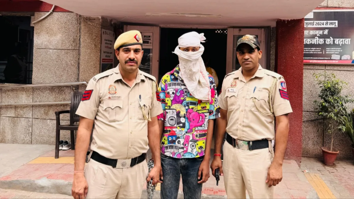 मोहन गार्डन डबल मर्डर केस में 4 दिन बाद बेटा ही गिरफ्तार, शराब के नशे में पिता-चाचा को पीट-पीटकर मार डाला