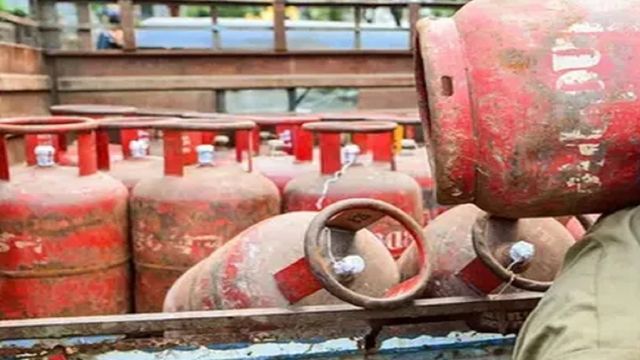 दरभंगा में एलपीजी सिलेंडर की कमी से कई स्कूलों में मध्याह्न भोजन ठप
