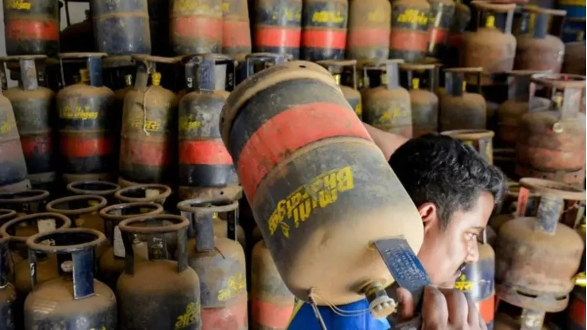 कमर्शियल एलपीजी सिलिंडर की सप्लाई अब प्रारंभ, शादी कार्ड या आर्डर बुकिंग दिखाने पर मिलेंगे