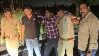 पुलिस ने मंगलवार देर रात 25 हजार रुपये के इनामी गौ तस्कर को मुठभेड़ में घायल कर गिरफ्तार कर लिया।
