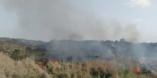 चंबल के बीहड़ में धधकती आग।