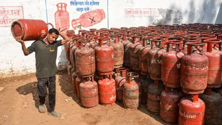 अब DAC के बिना नहीं मिलेगा रसोई गैस सिलिंडर, एजेंसियों और उपभोक्ताओं की बढ़ी चुनौतियां (PTI)