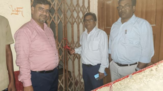पलामू के हुसैनाबाद में अवैध निजी क्लिनिक पर प्रशासन की कार्रवाई, मां चिल्ड्रेन हॉस्पिटल सील
