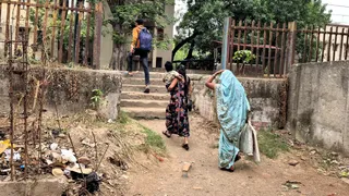 सचिवालय हाल्ट पर प्लेटफार्म प्रवेश द्वार जर्जर। जागरण