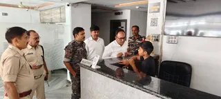 बुधवार को शहर के तमाम होटलों की जांच की गई। नाबालिगों से चौंकानेवाले खुलासे। (फोटो: जागरण)
