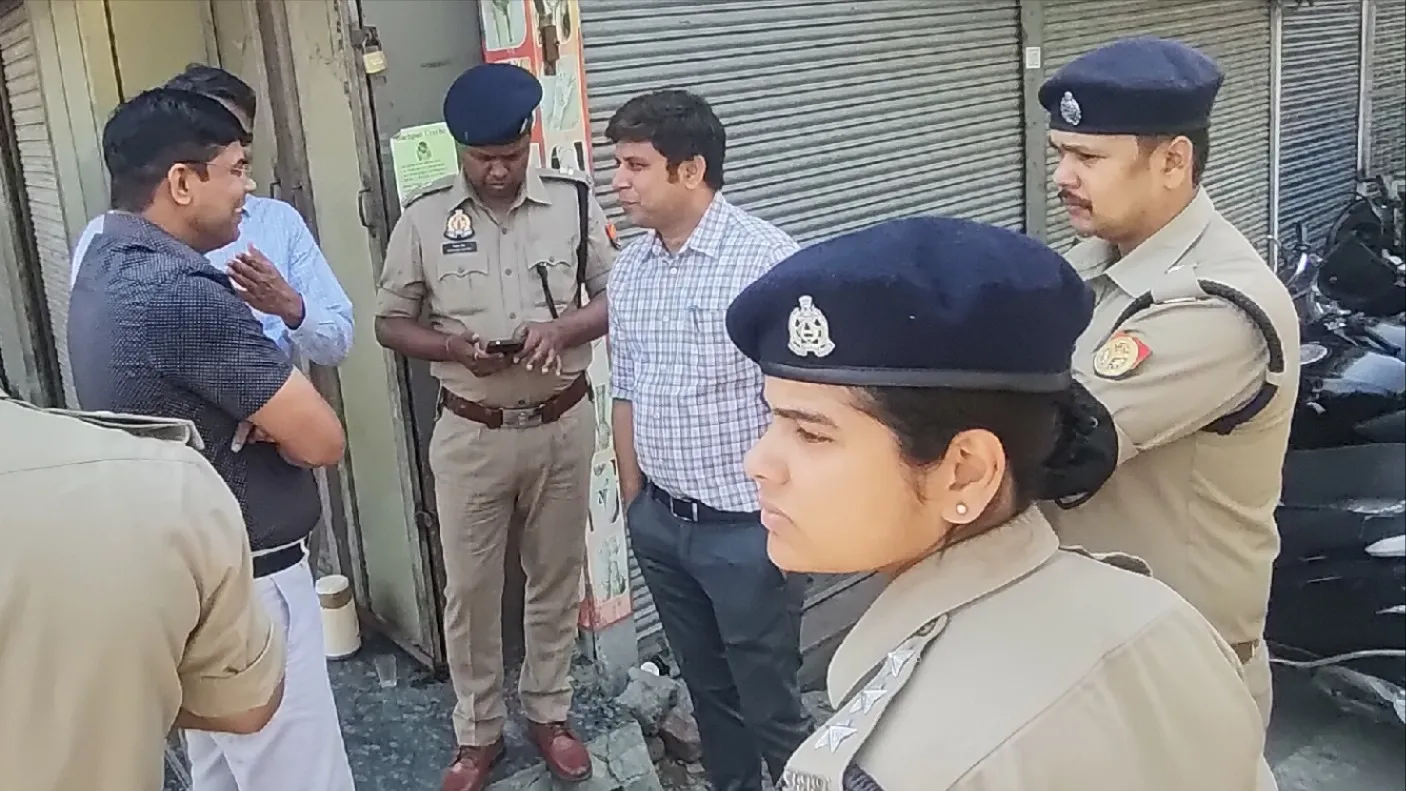 जब सेंट्रल मार्केट में चल रही थी आवास विकास की कार्रवाई तो क्या कर रहे थे SP City? भारी पुलिस बल था मौजूद