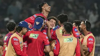 मुकुल बन गए हीरो।
