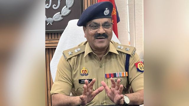 ‘यक्ष एप’ से मिनटों में खुल जाएगी अपराधियों की कुंडली, मऊ में 10 हजार अपराधियों पर पुलिस रखेगी नजर

