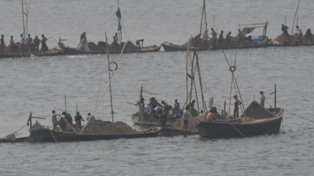 अराजक खनन-मूक व्यवस्था : प्रयागराज से कौशांबी तक बेतहाशा खनन, उजड़ रहा यमुना का पारिस्थितिकी तंत्र